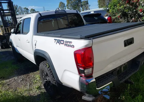 2016 Toyota Tacoma Trd Off Road z USA, uszkodzony, nr VIN 3TMAZ5CN7GM022521